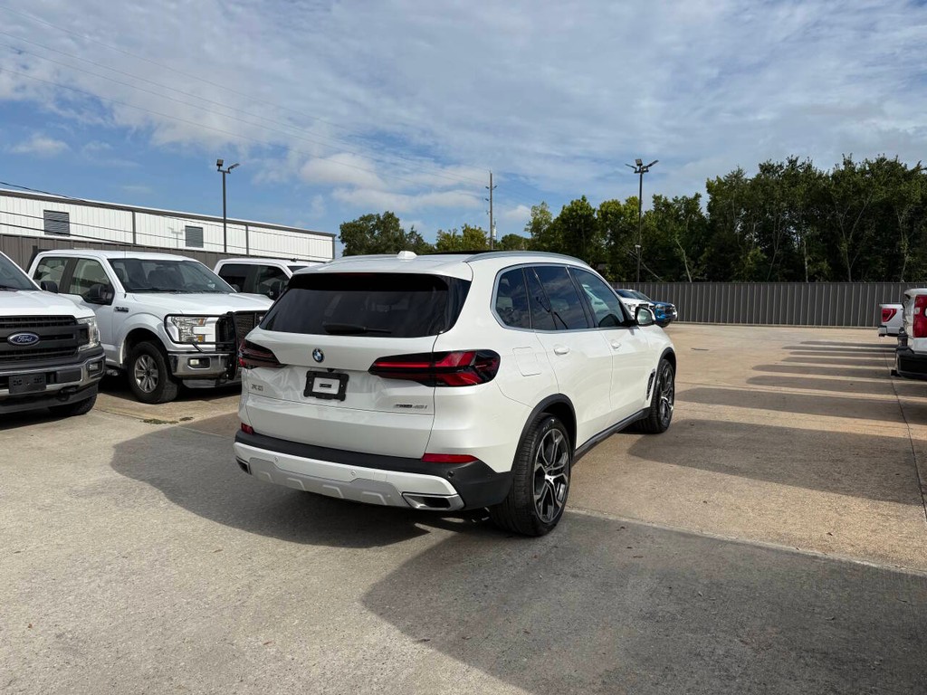 BMW X5 Vehicle Full-screen Gallery Image 05
