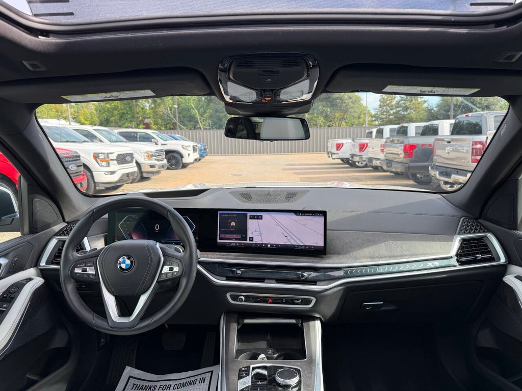 BMW X5 Vehicle Full-screen Gallery Image 17