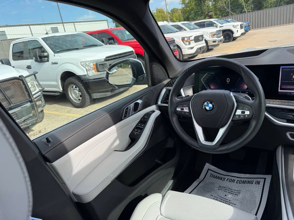 BMW X5 Vehicle Full-screen Gallery Image 19
