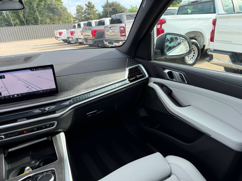 BMW X5 Vehicle Full-screen Gallery Image 20