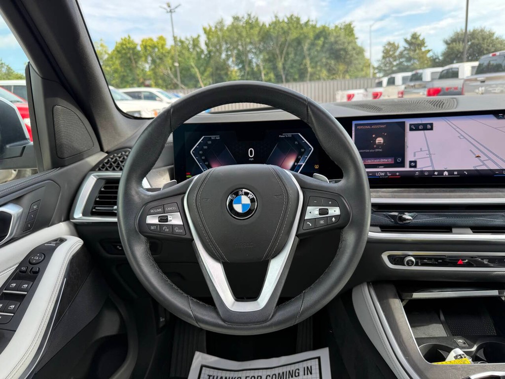 BMW X5 Vehicle Full-screen Gallery Image 22