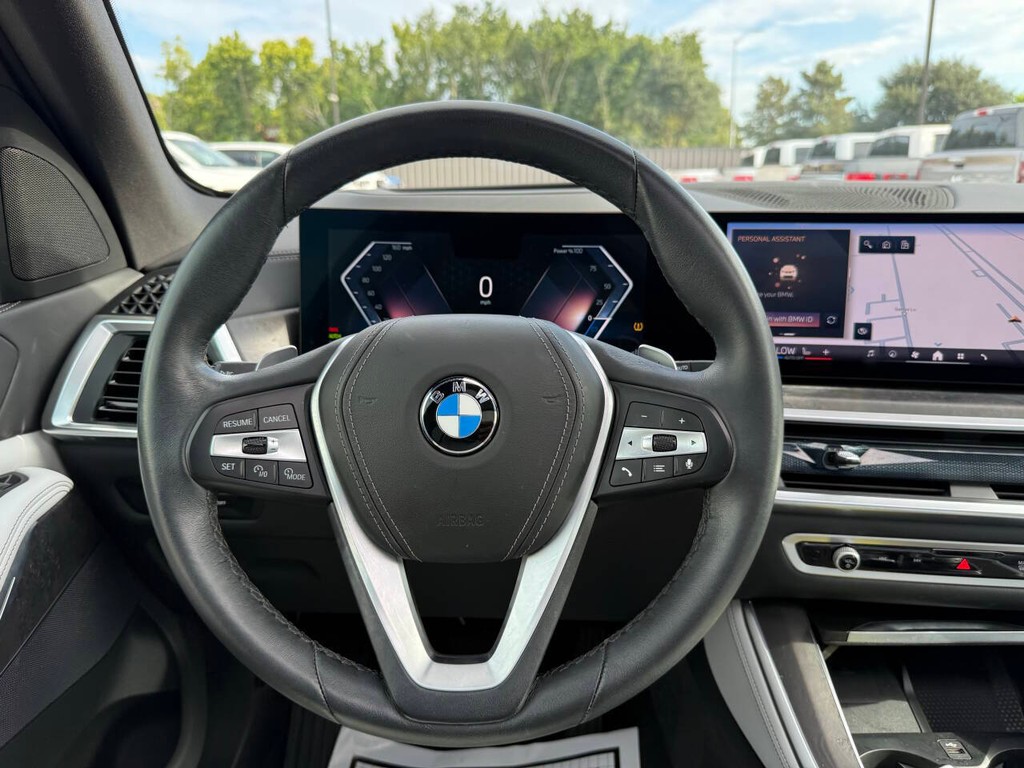 BMW X5 Vehicle Full-screen Gallery Image 23