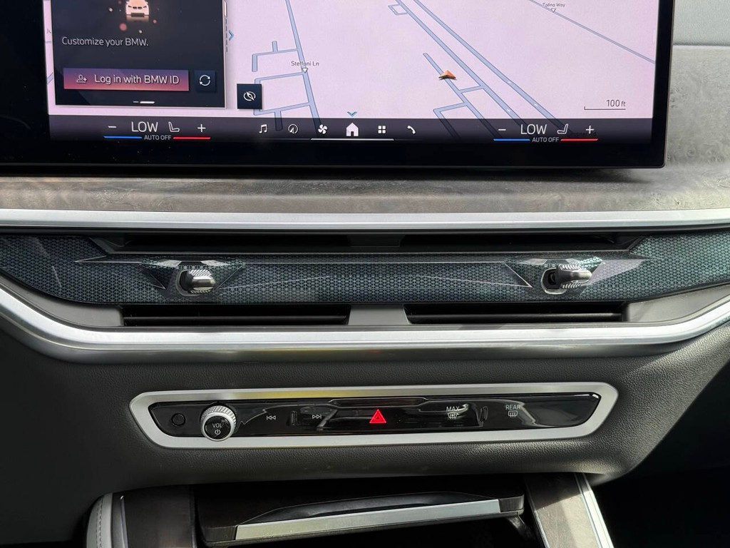 BMW X5 Vehicle Full-screen Gallery Image 27