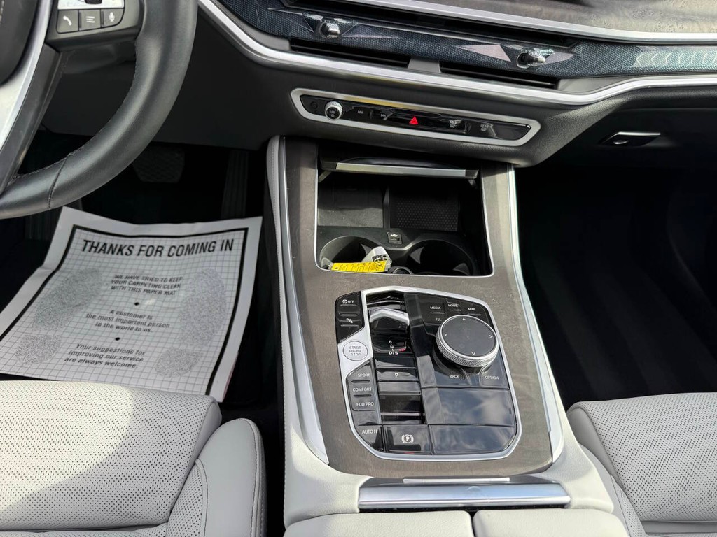 BMW X5 Vehicle Full-screen Gallery Image 28