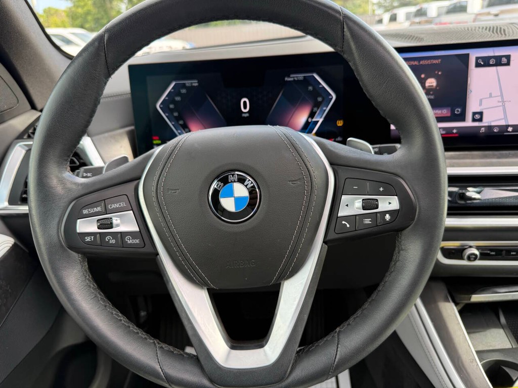 BMW X5 Vehicle Full-screen Gallery Image 33