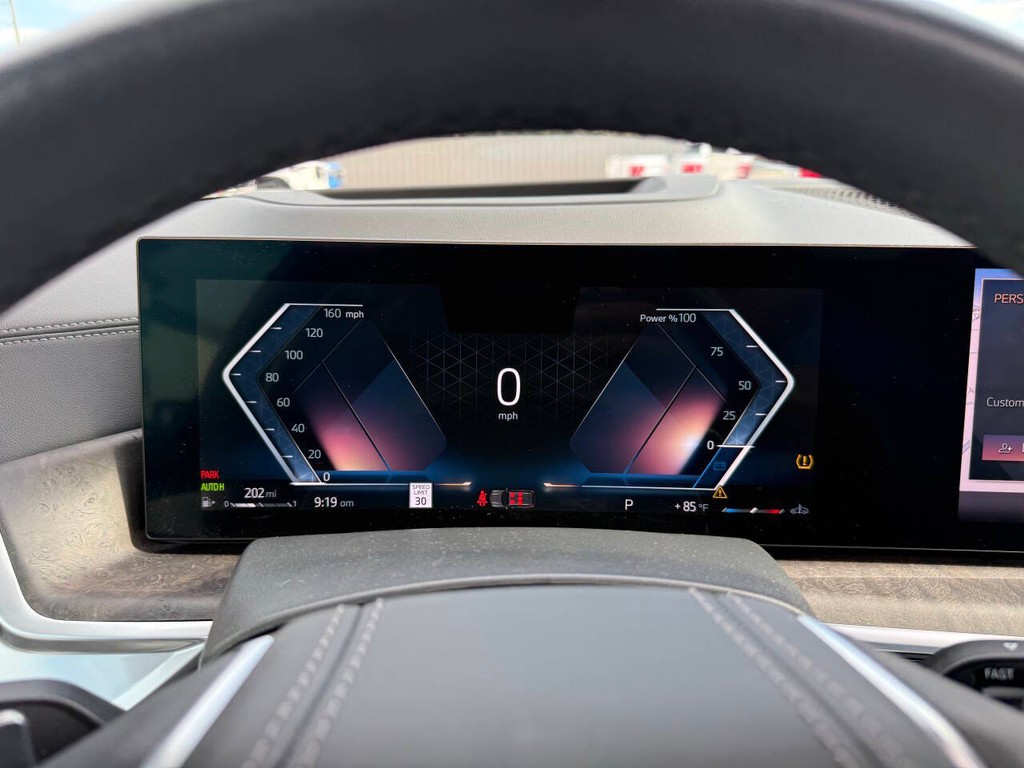BMW X5 Vehicle Full-screen Gallery Image 34