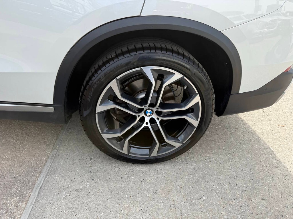 BMW X5 Vehicle Full-screen Gallery Image 38