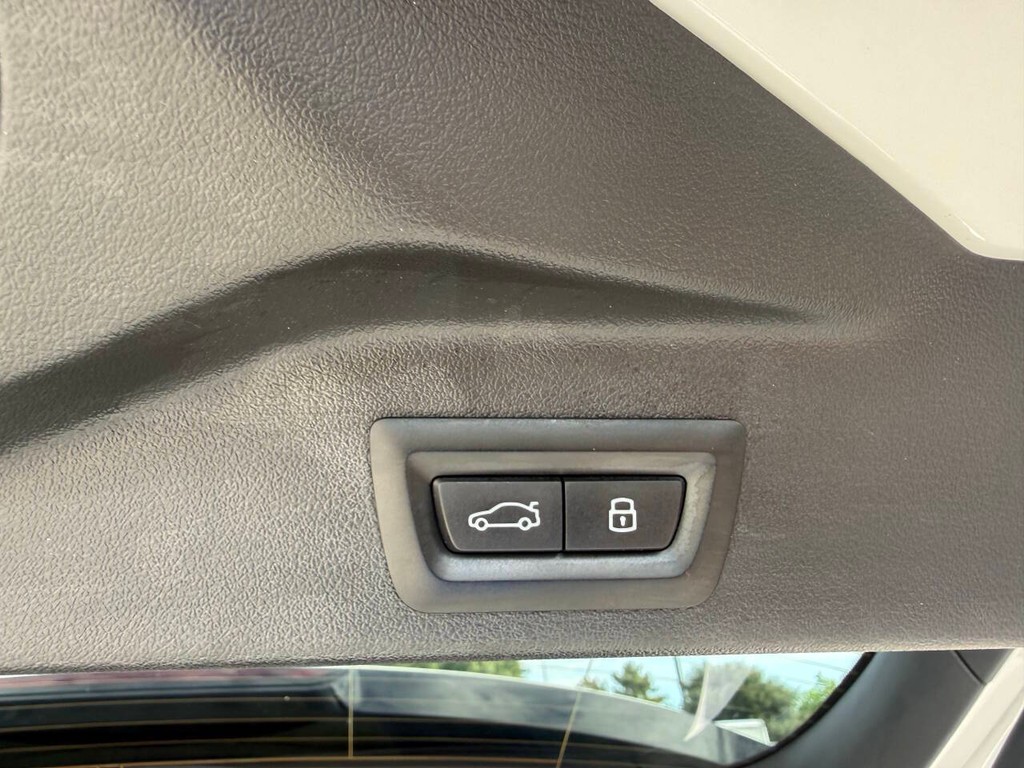 BMW X5 Vehicle Full-screen Gallery Image 42