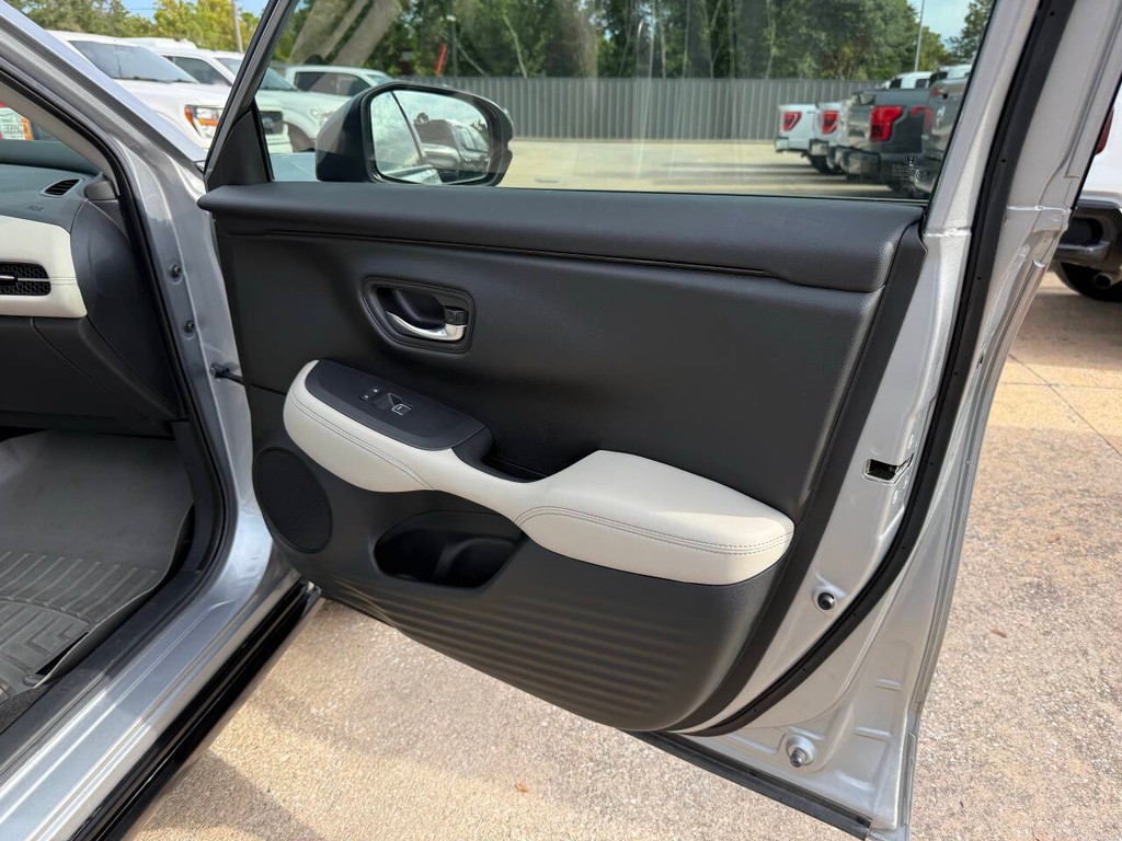 Honda HR-V Vehicle Full-screen Gallery Image 11