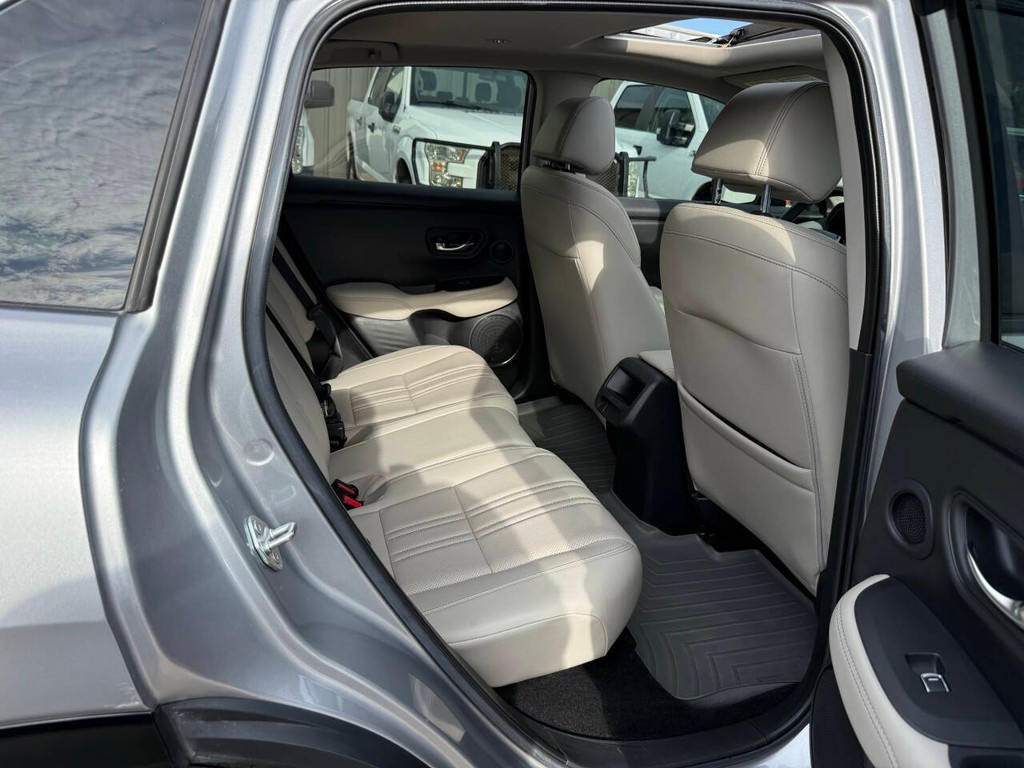 Honda HR-V Vehicle Full-screen Gallery Image 15