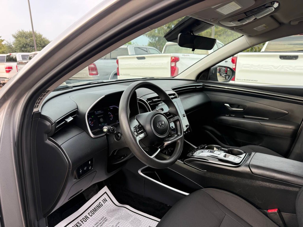 Hyundai Tucson Hybrid Vehicle Full-screen Gallery Image 06