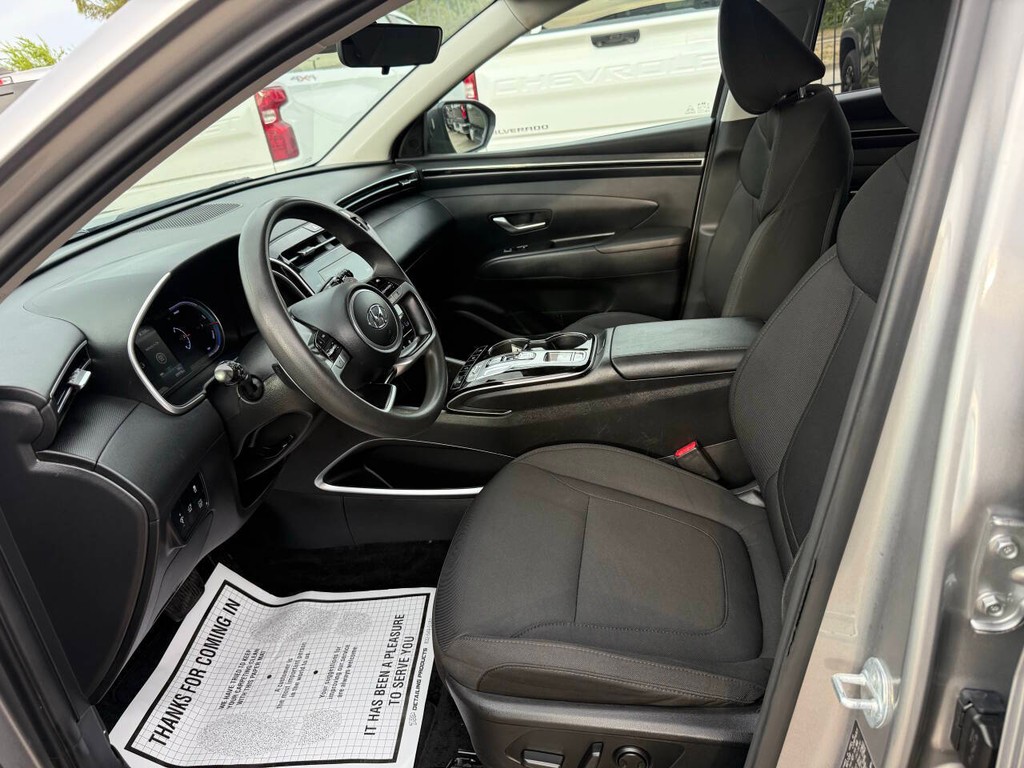 Hyundai Tucson Hybrid Vehicle Full-screen Gallery Image 07