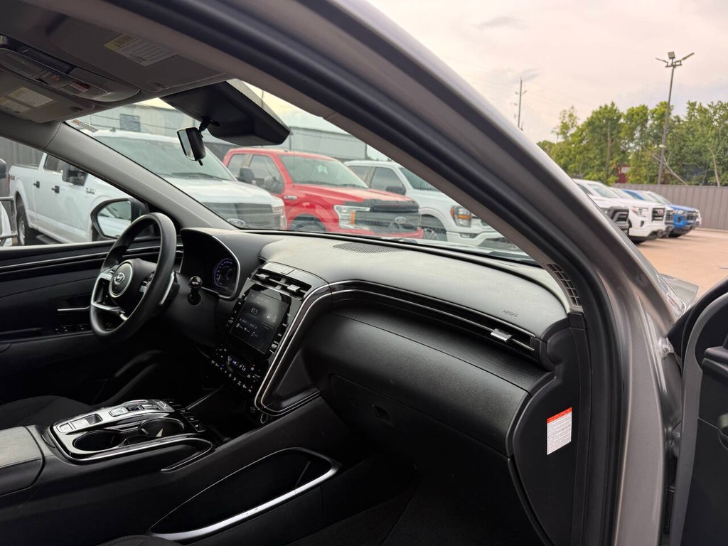 Hyundai Tucson Hybrid Vehicle Full-screen Gallery Image 09