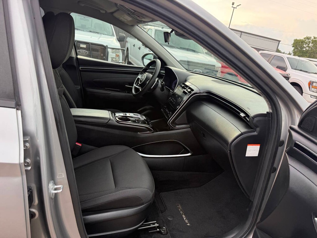 Hyundai Tucson Hybrid Vehicle Full-screen Gallery Image 10