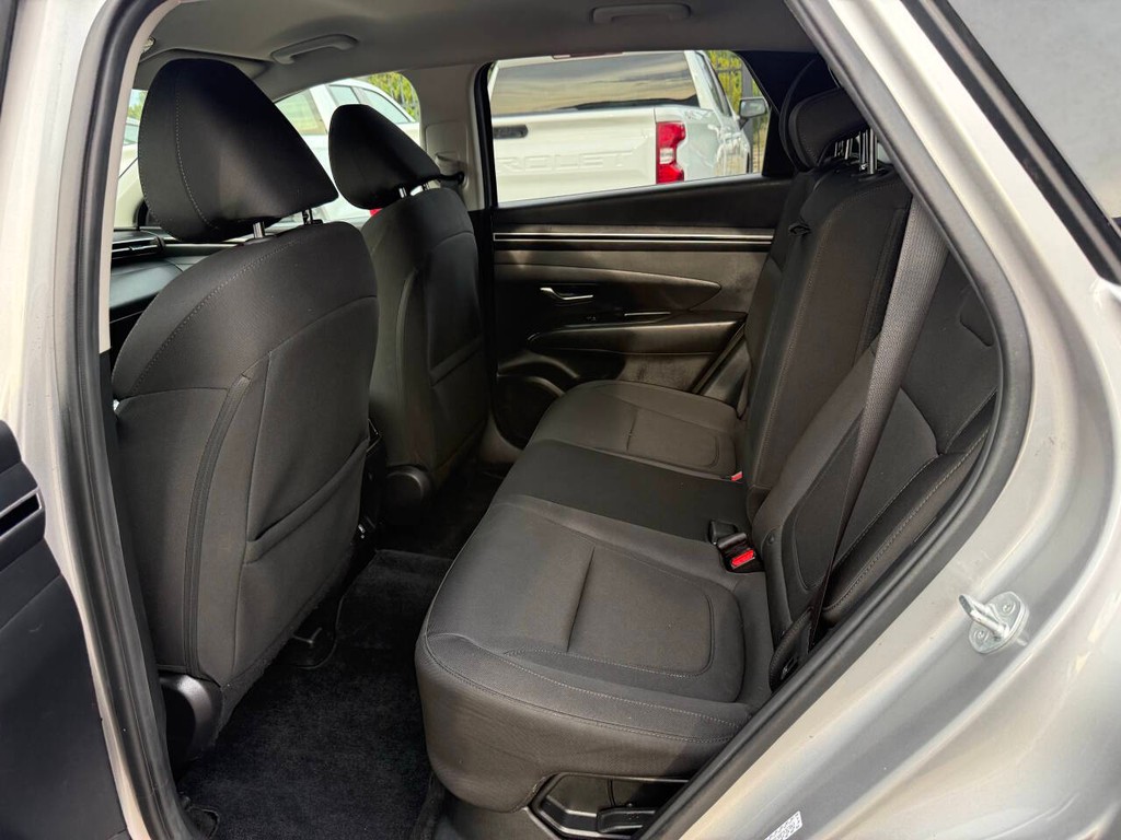 Hyundai Tucson Hybrid Vehicle Full-screen Gallery Image 13