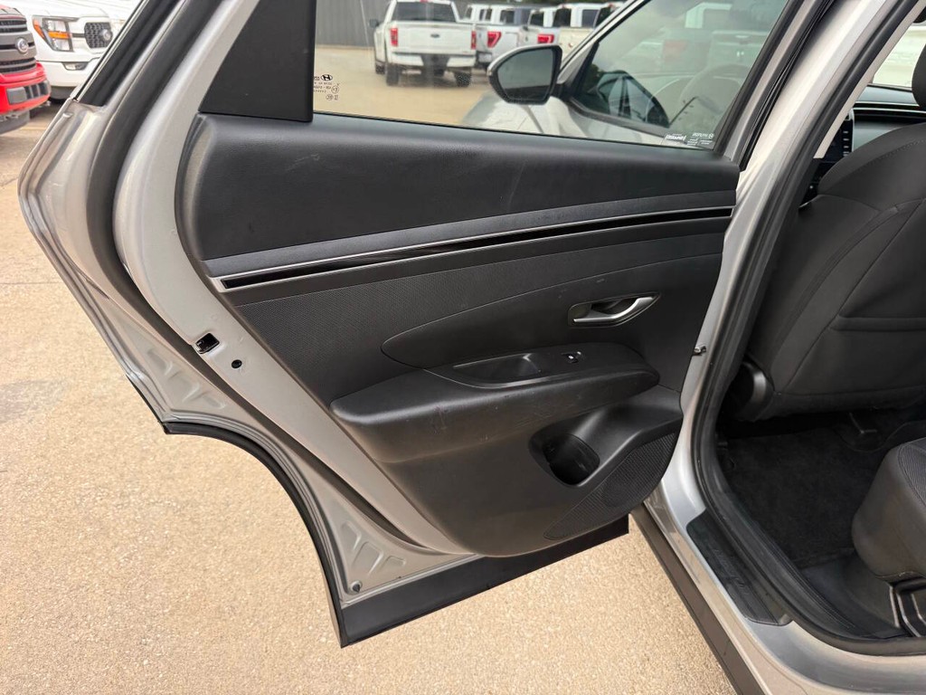 Hyundai Tucson Hybrid Vehicle Full-screen Gallery Image 14
