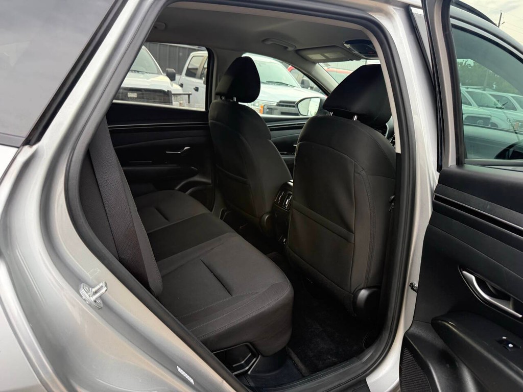 Hyundai Tucson Hybrid Vehicle Full-screen Gallery Image 15