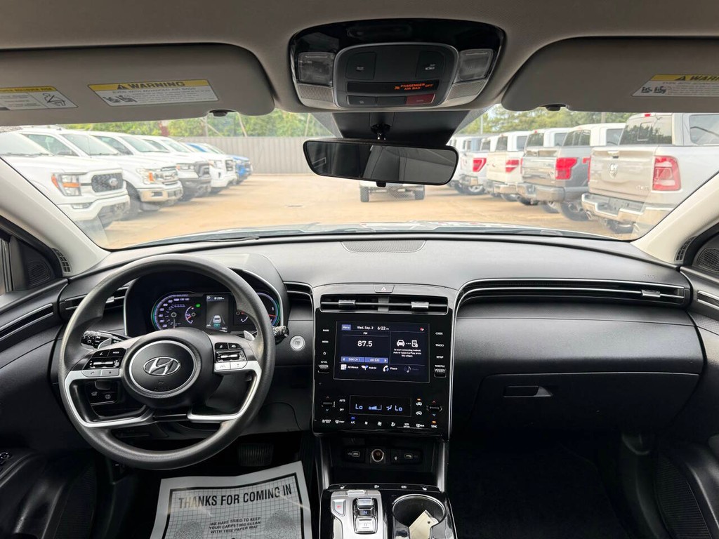 Hyundai Tucson Hybrid Vehicle Full-screen Gallery Image 17