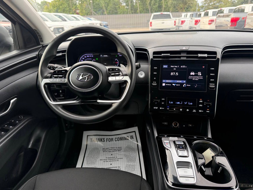 Hyundai Tucson Hybrid Vehicle Full-screen Gallery Image 21