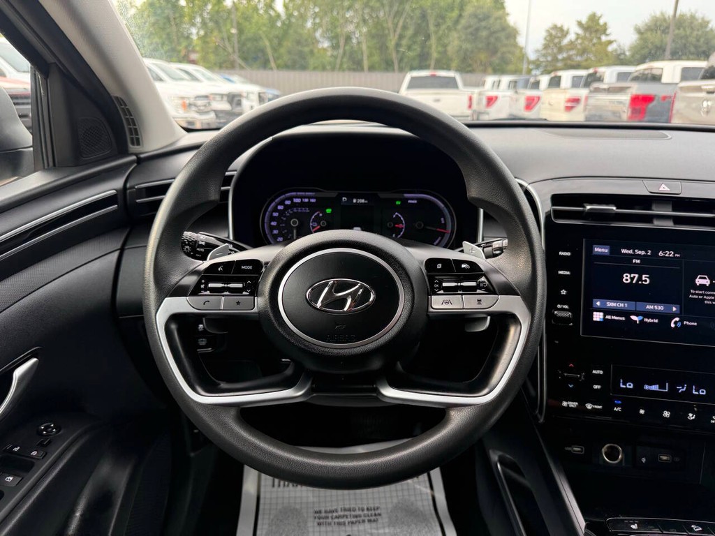 Hyundai Tucson Hybrid Vehicle Full-screen Gallery Image 23