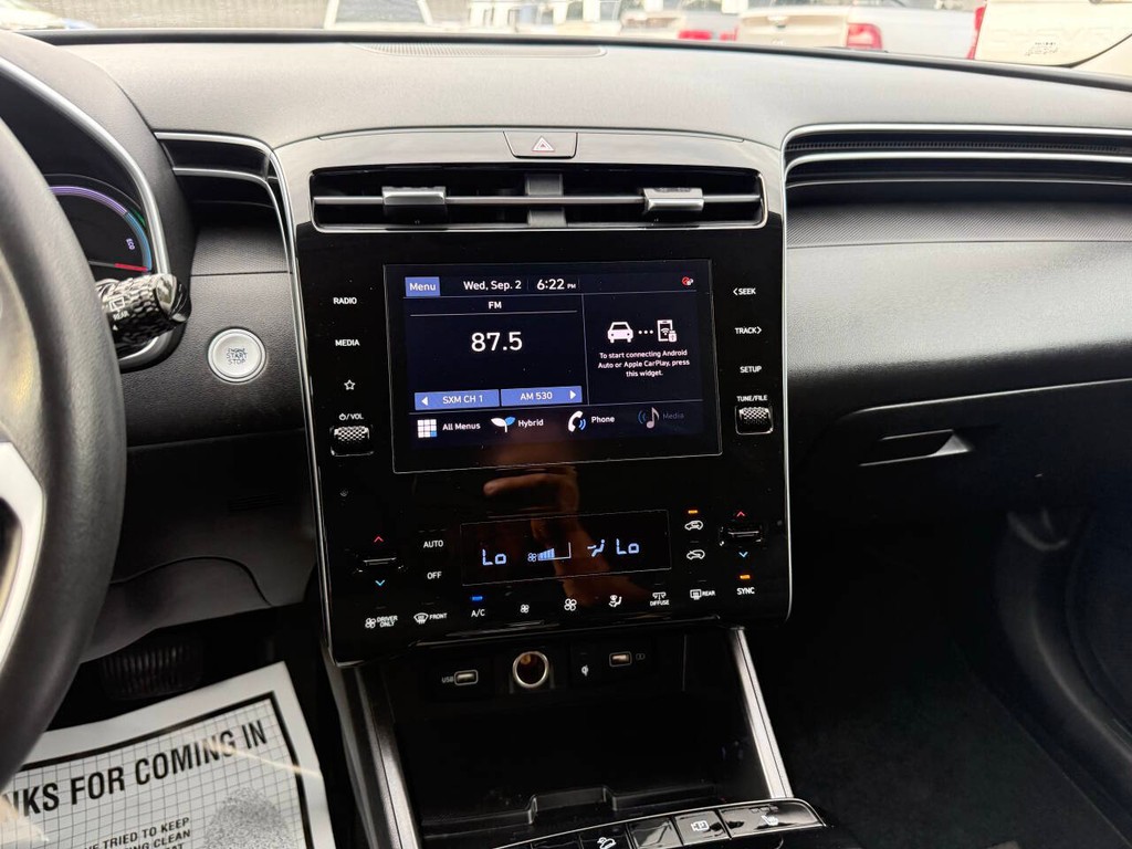 Hyundai Tucson Hybrid Vehicle Full-screen Gallery Image 25