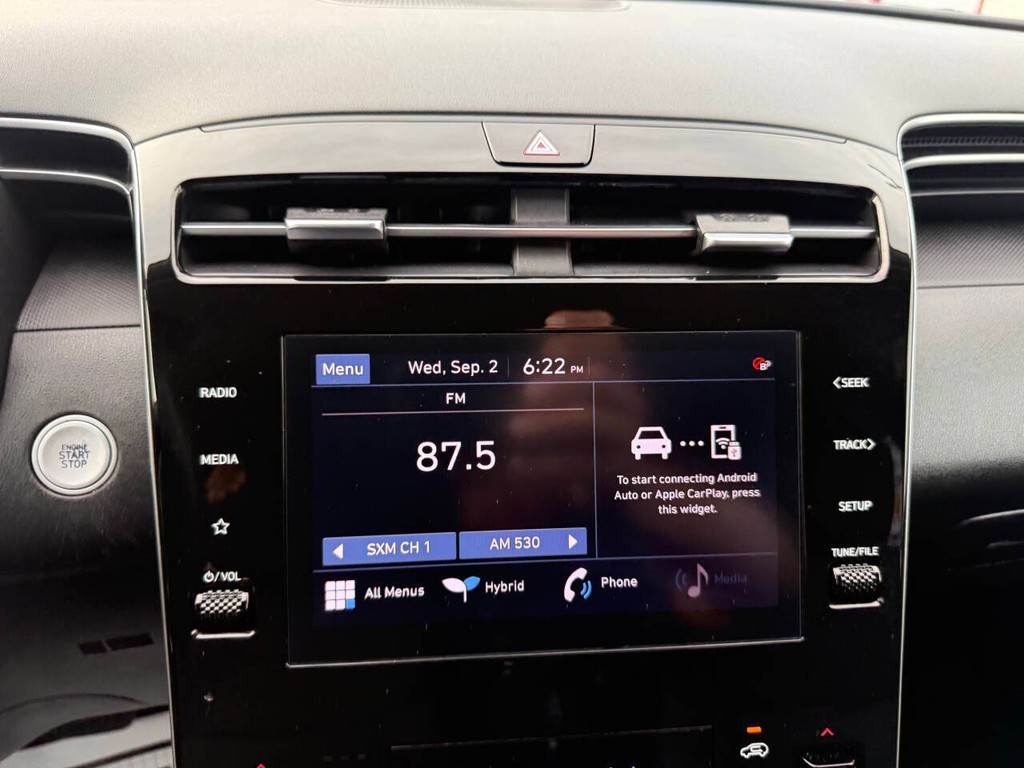Hyundai Tucson Hybrid Vehicle Full-screen Gallery Image 26