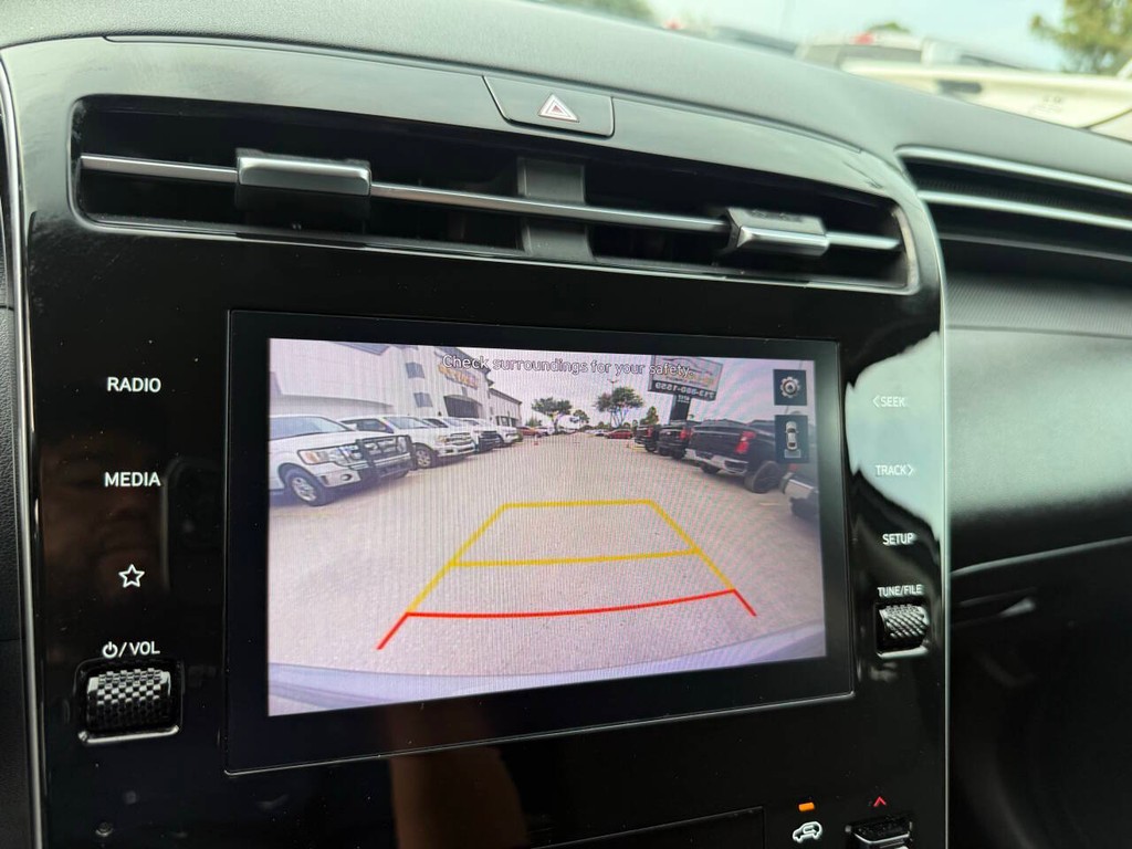 Hyundai Tucson Hybrid Vehicle Full-screen Gallery Image 27