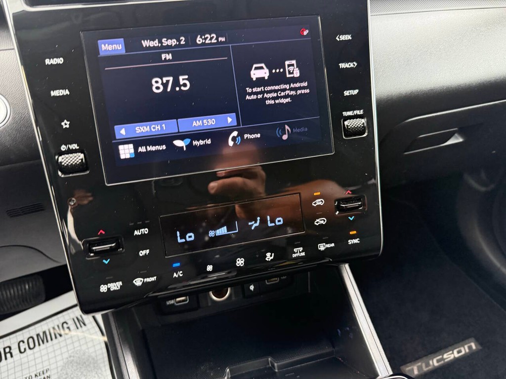 Hyundai Tucson Hybrid Vehicle Full-screen Gallery Image 28