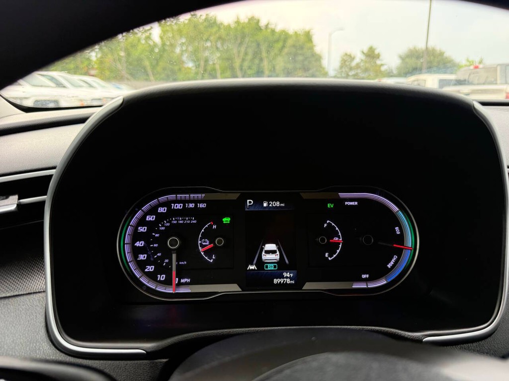 Hyundai Tucson Hybrid Vehicle Full-screen Gallery Image 31