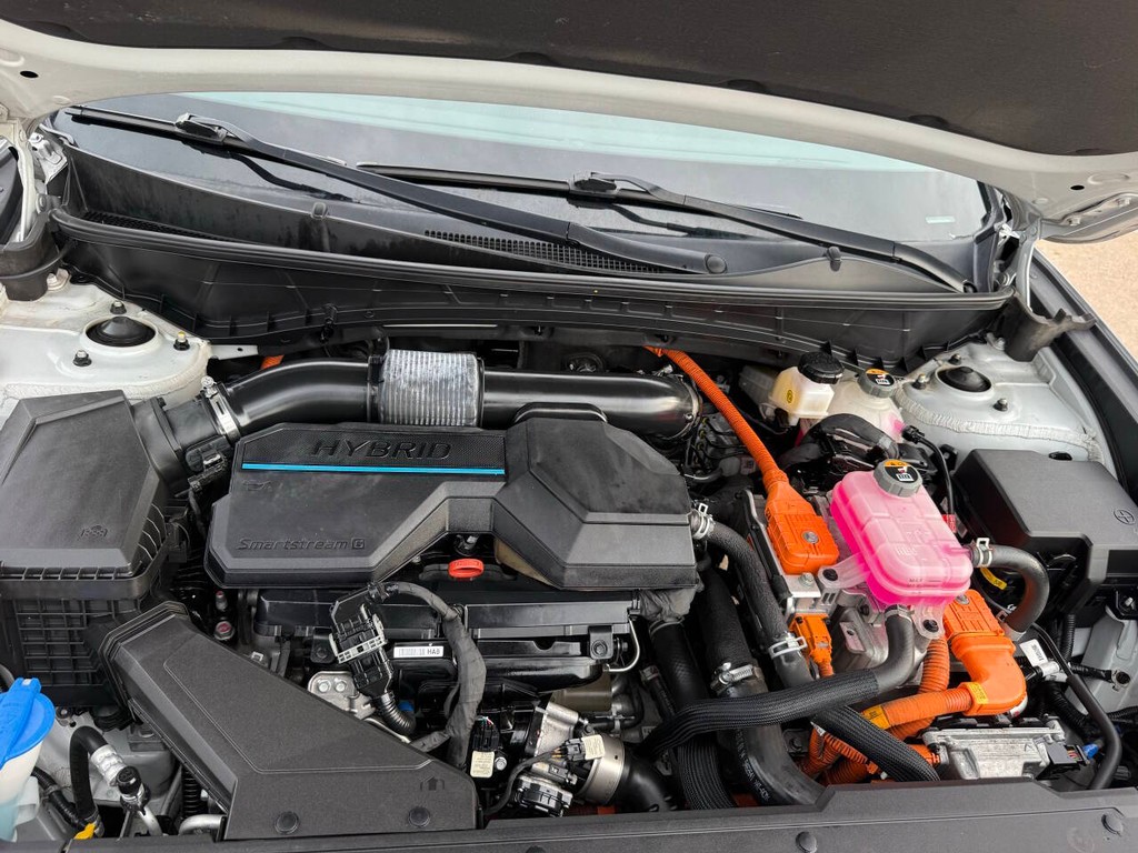 Hyundai Tucson Hybrid Vehicle Full-screen Gallery Image 34