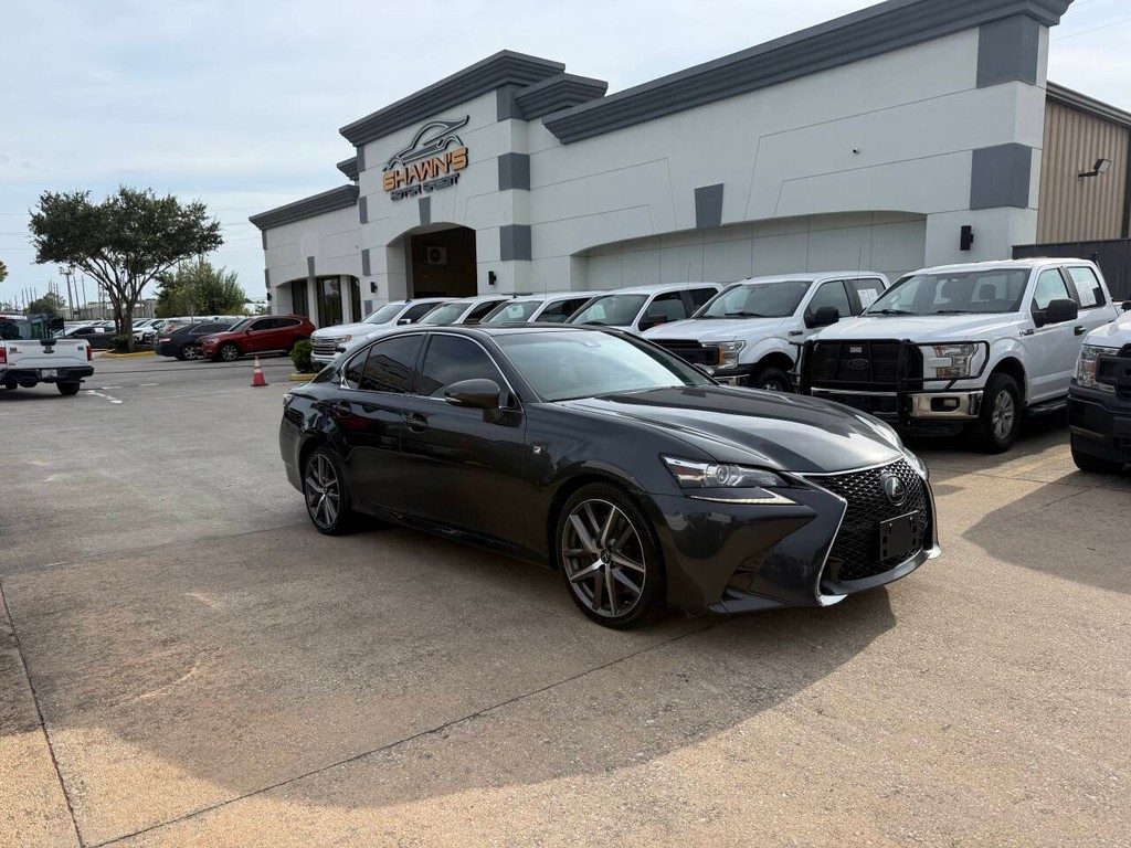 Lexus GS Vehicle Full-screen Gallery Image 02