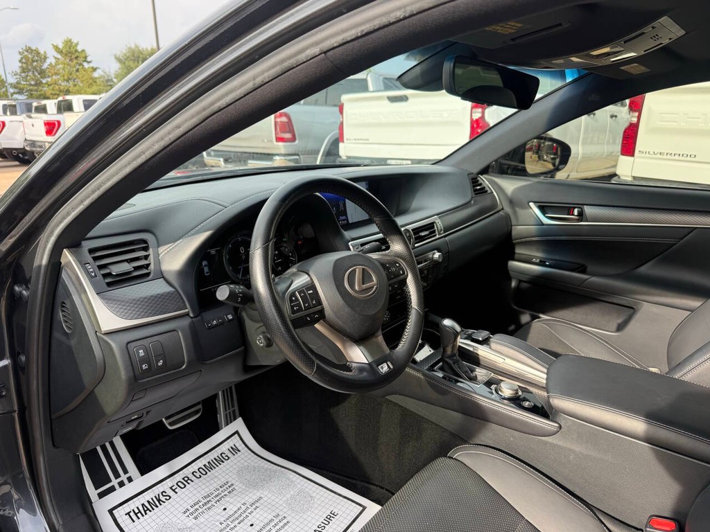 Lexus GS Vehicle Full-screen Gallery Image 06