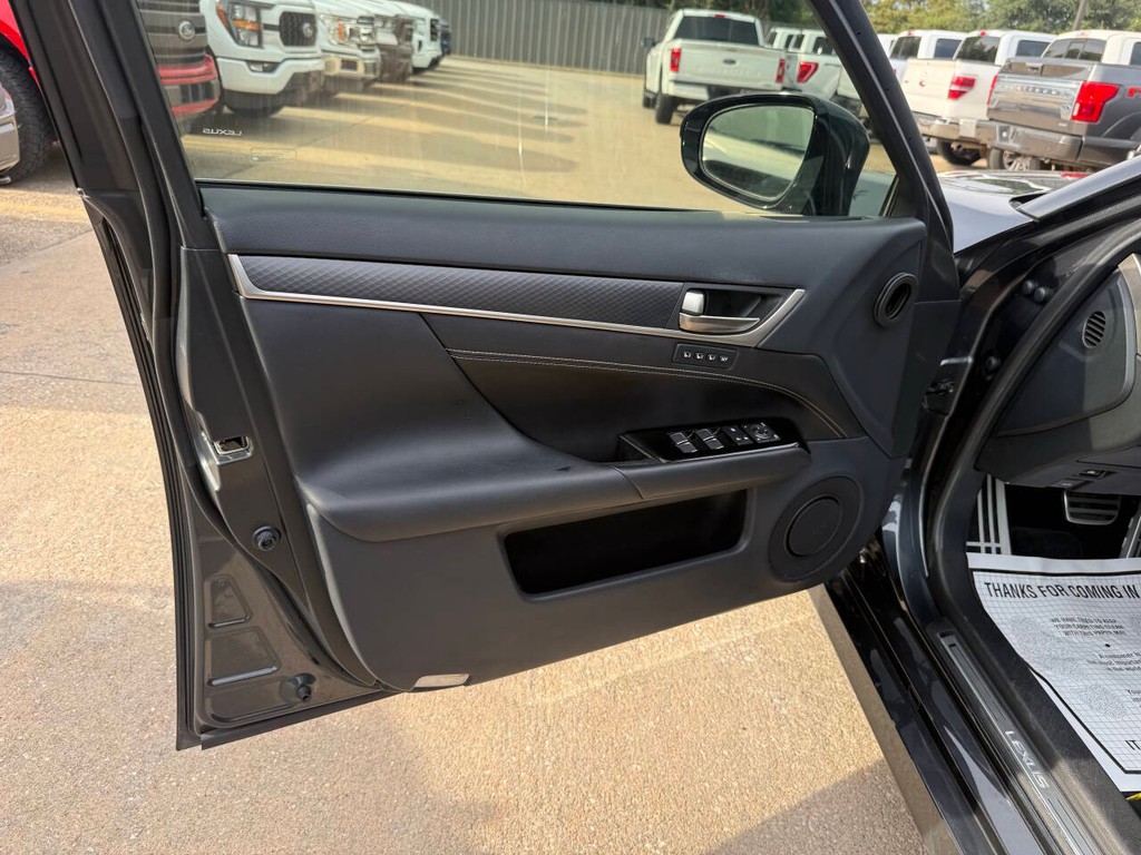 Lexus GS Vehicle Full-screen Gallery Image 08