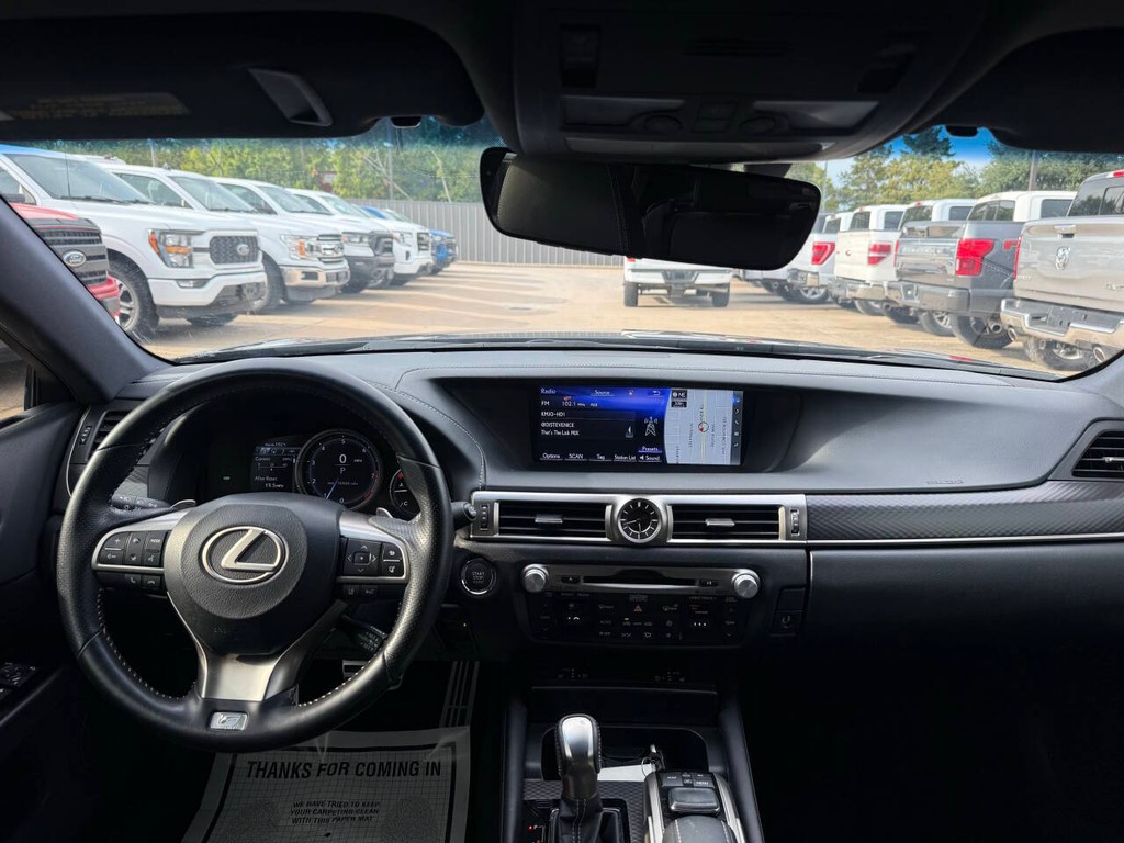 Lexus GS Vehicle Full-screen Gallery Image 17