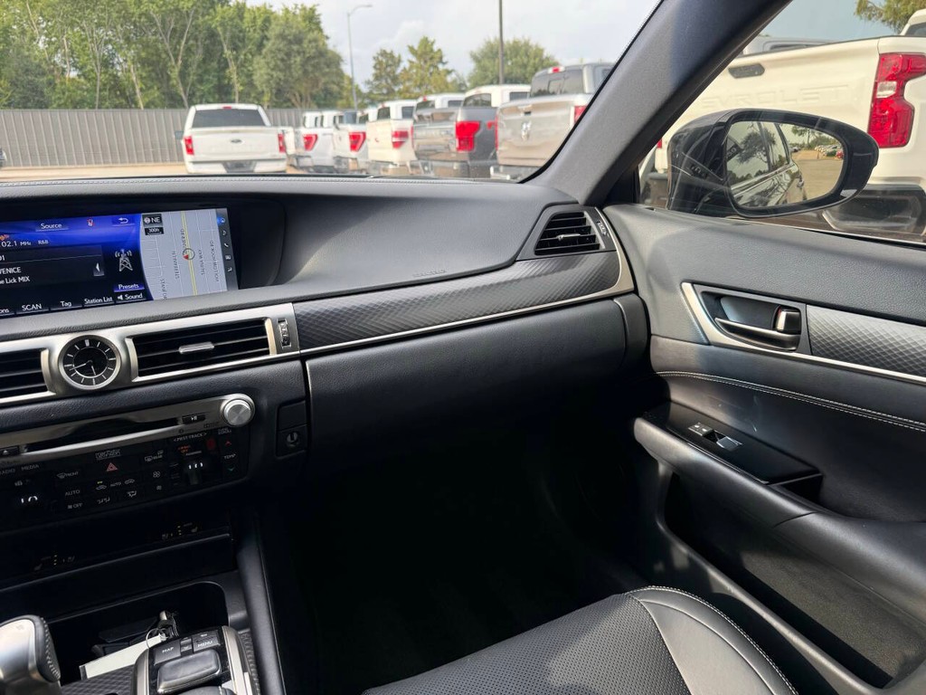 Lexus GS Vehicle Full-screen Gallery Image 21