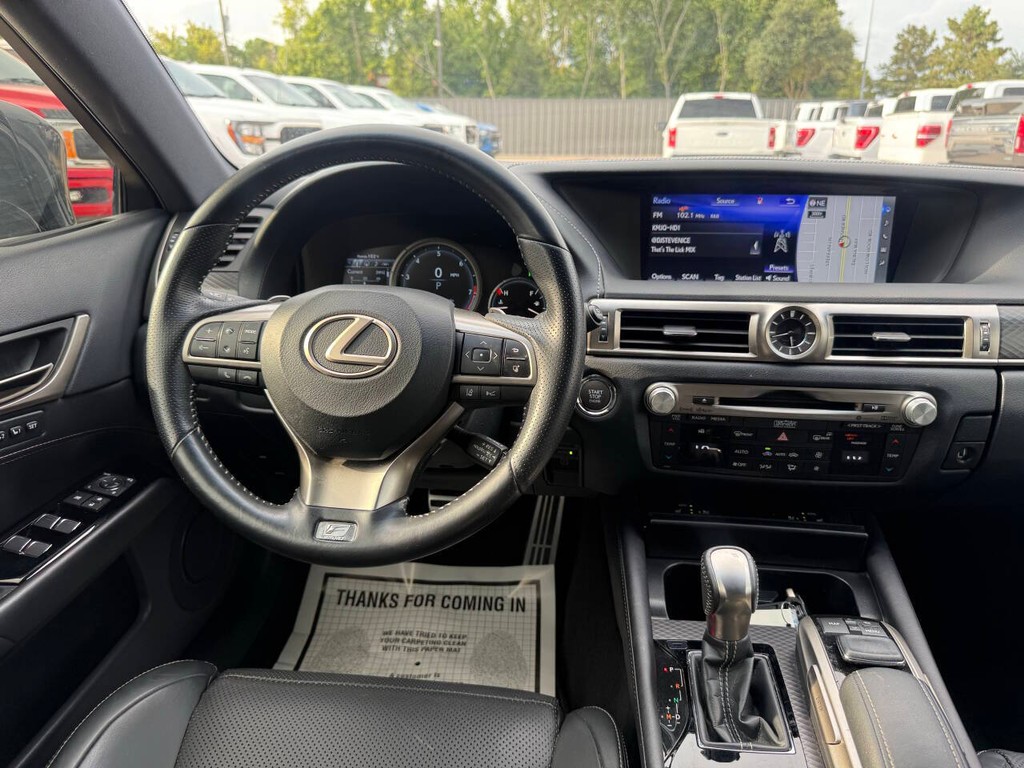 Lexus GS Vehicle Full-screen Gallery Image 22
