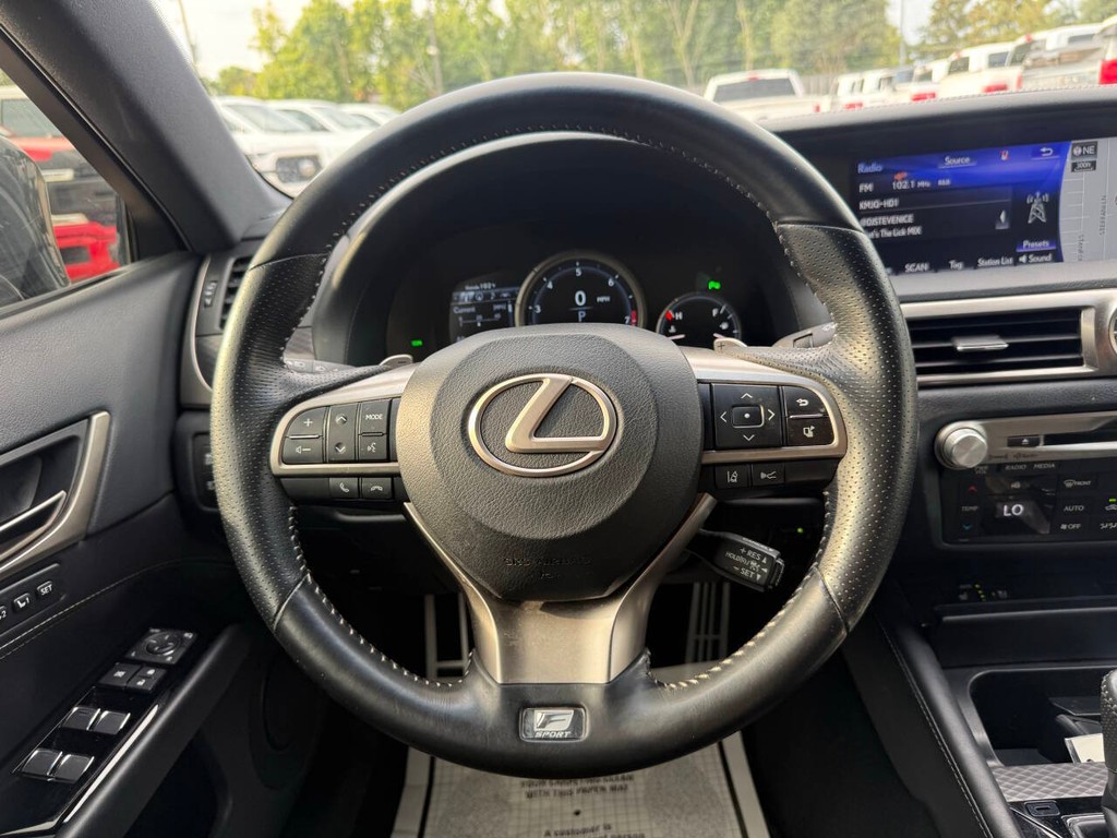Lexus GS Vehicle Full-screen Gallery Image 24