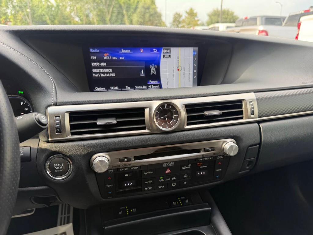 Lexus GS Vehicle Full-screen Gallery Image 27