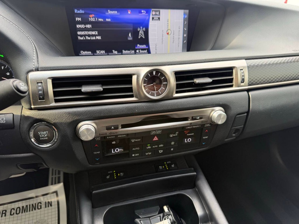 Lexus GS Vehicle Full-screen Gallery Image 30