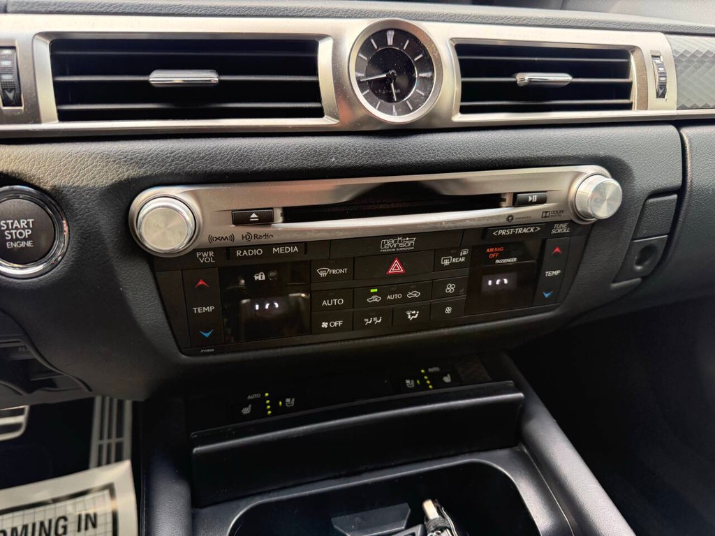 Lexus GS Vehicle Full-screen Gallery Image 31