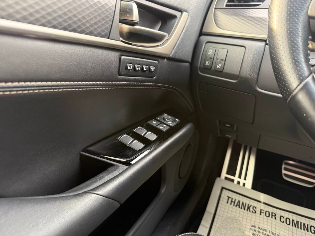 Lexus GS Vehicle Full-screen Gallery Image 33