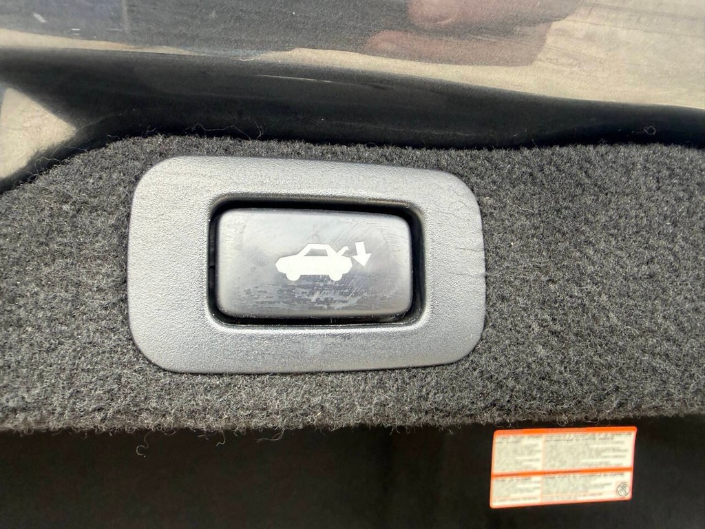 Lexus GS Vehicle Full-screen Gallery Image 41