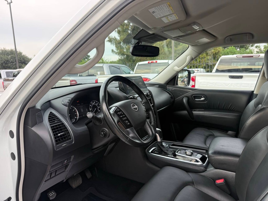 Nissan Armada Vehicle Full-screen Gallery Image 06