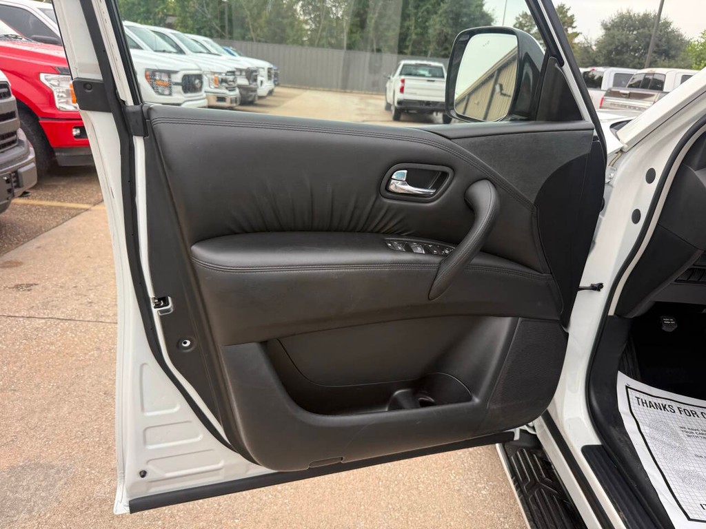 Nissan Armada Vehicle Full-screen Gallery Image 08