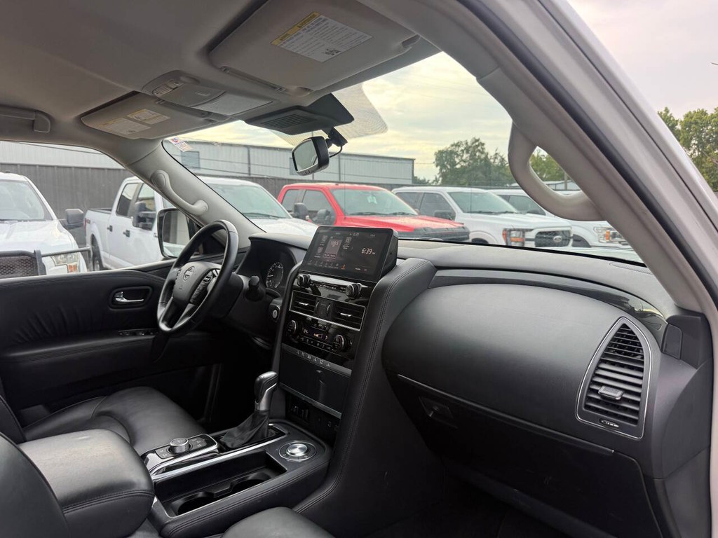 Nissan Armada Vehicle Full-screen Gallery Image 09