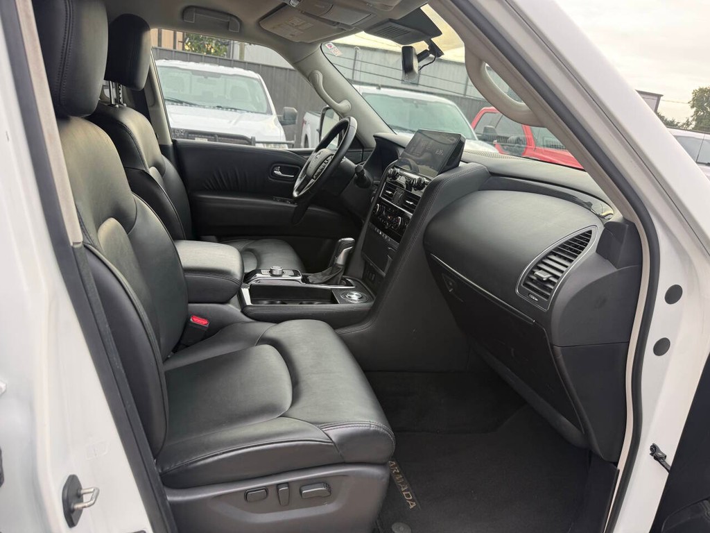 Nissan Armada Vehicle Full-screen Gallery Image 10