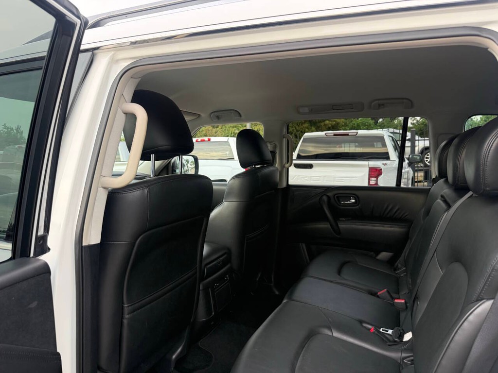 Nissan Armada Vehicle Full-screen Gallery Image 12