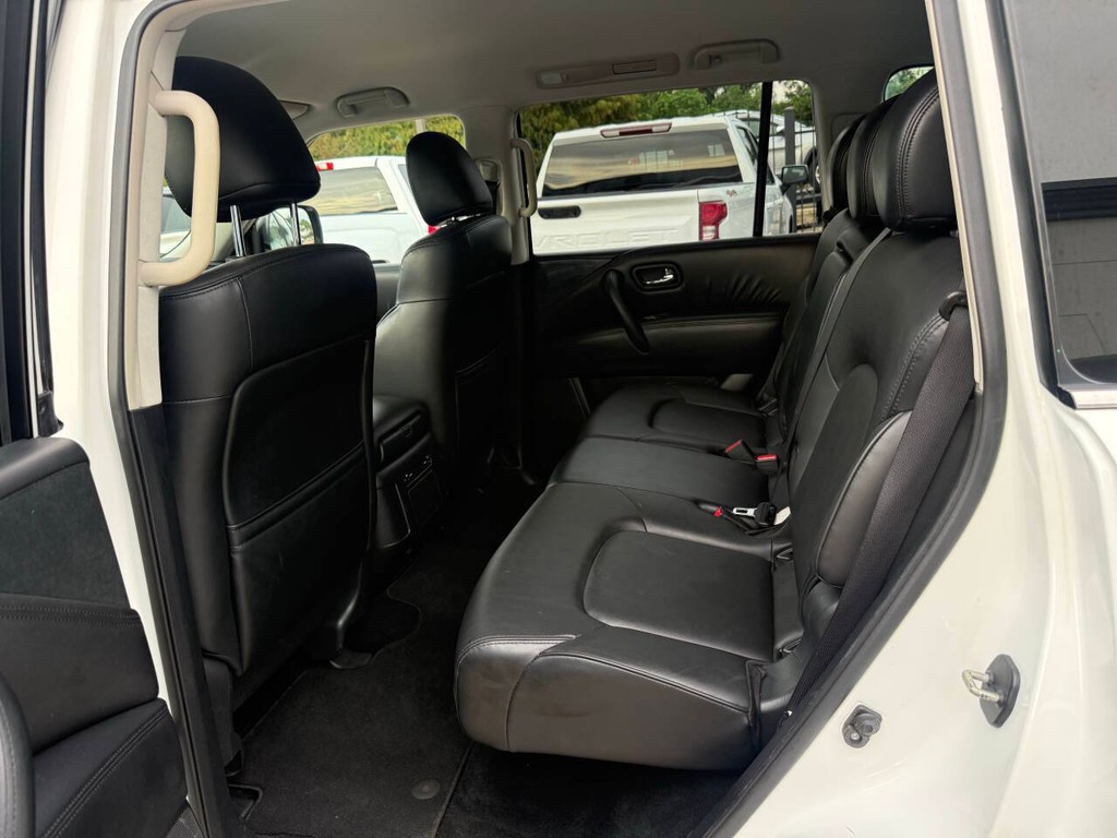 Nissan Armada Vehicle Full-screen Gallery Image 13