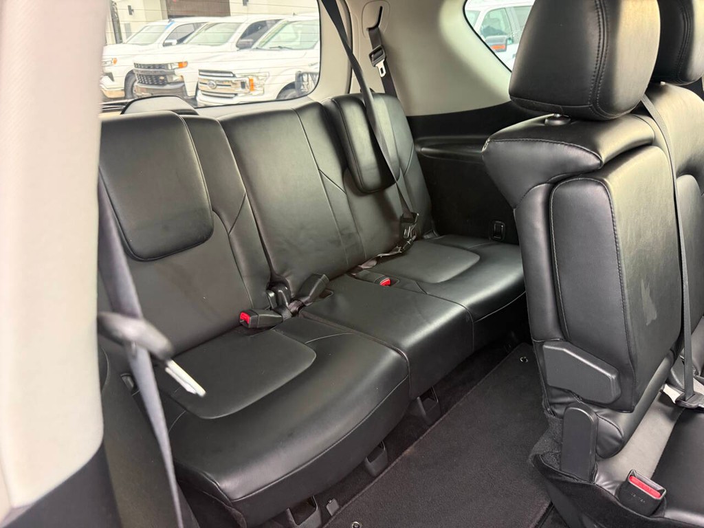 Nissan Armada Vehicle Full-screen Gallery Image 17