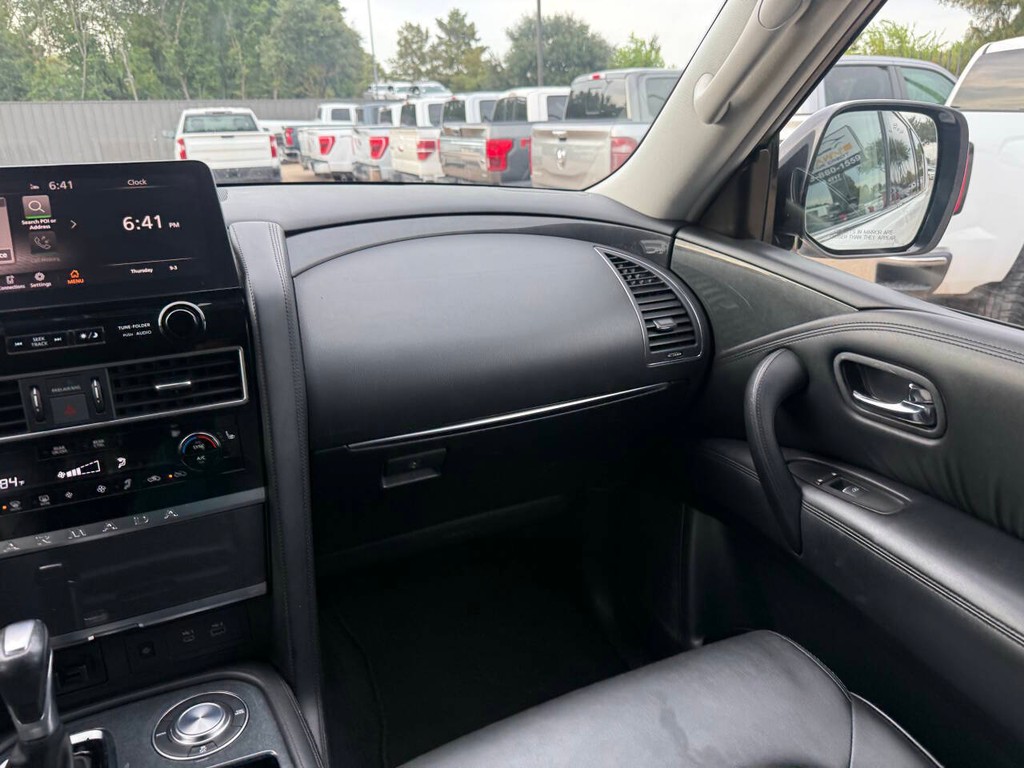 Nissan Armada Vehicle Full-screen Gallery Image 22